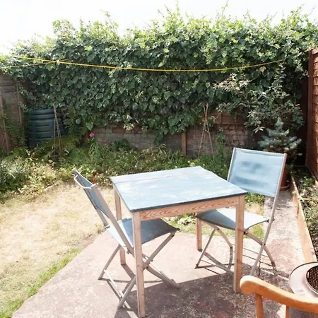 1 Bedroom With Beautiful Garden Διαμέρισμα