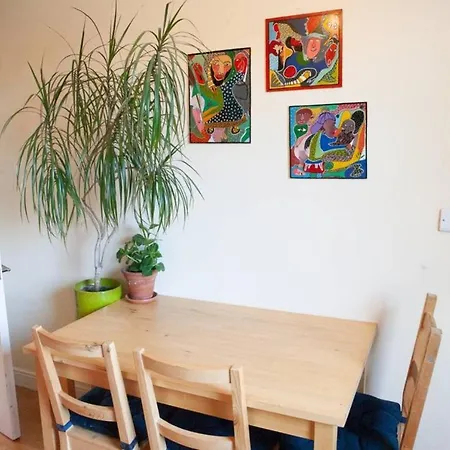 1 Bedroom With Beautiful Garden