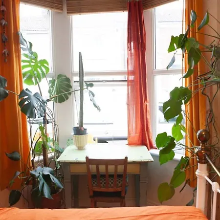 1 Bedroom With Beautiful Garden Διαμέρισμα *