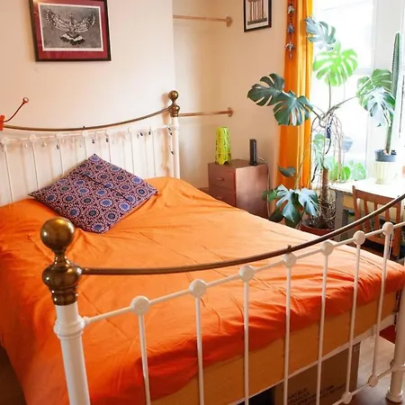 1 Bedroom With Beautiful Garden Διαμέρισμα *